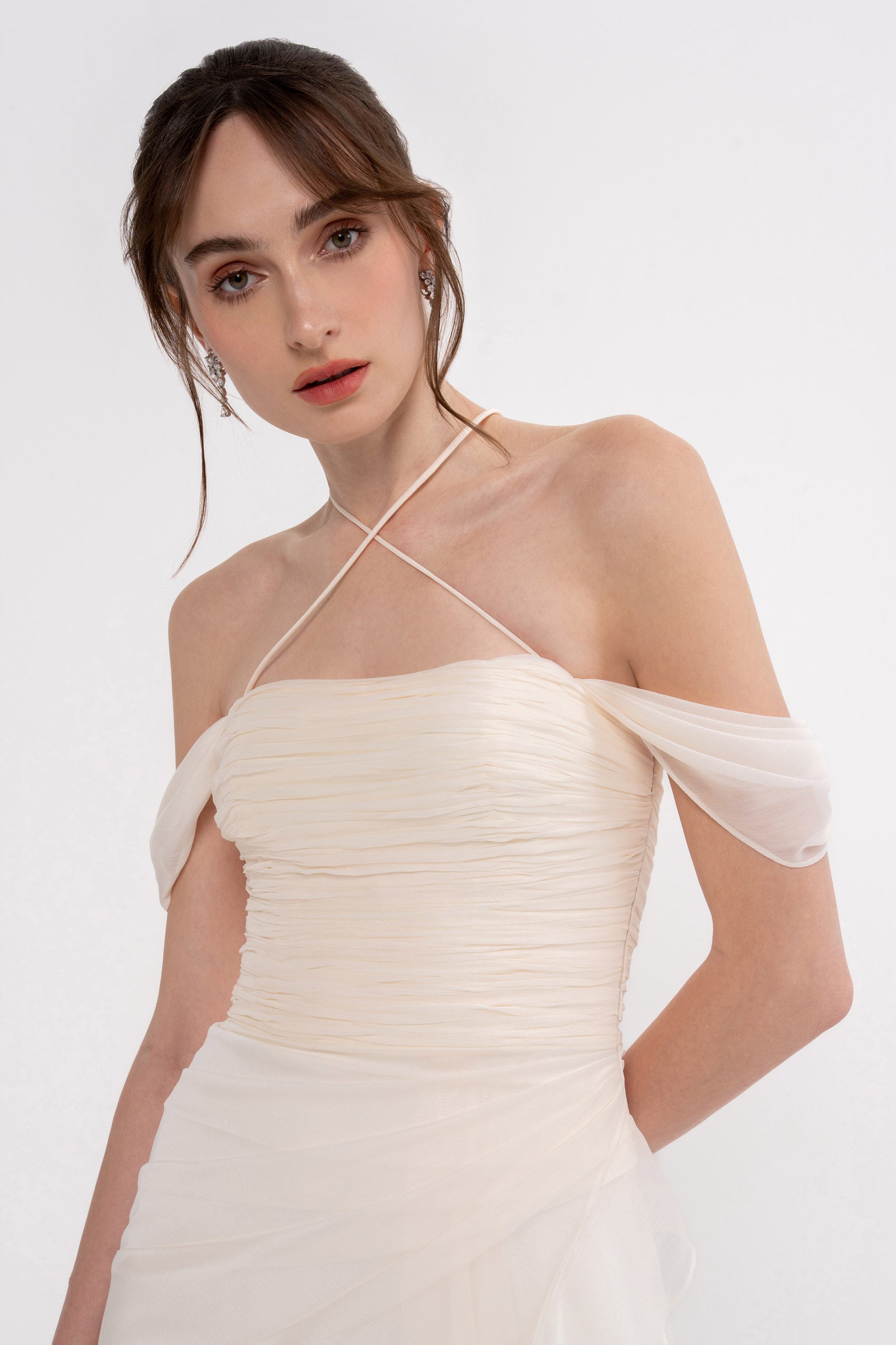 Manel-Fashion Harmonia dress displayed on a hanger, showcasing its elegant design and fabric details.