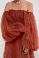 Manel-Fashion HESTIA dress displayed on a hanger, featuring a stylish, elegant design with a fitted silhouette and soft fabric.