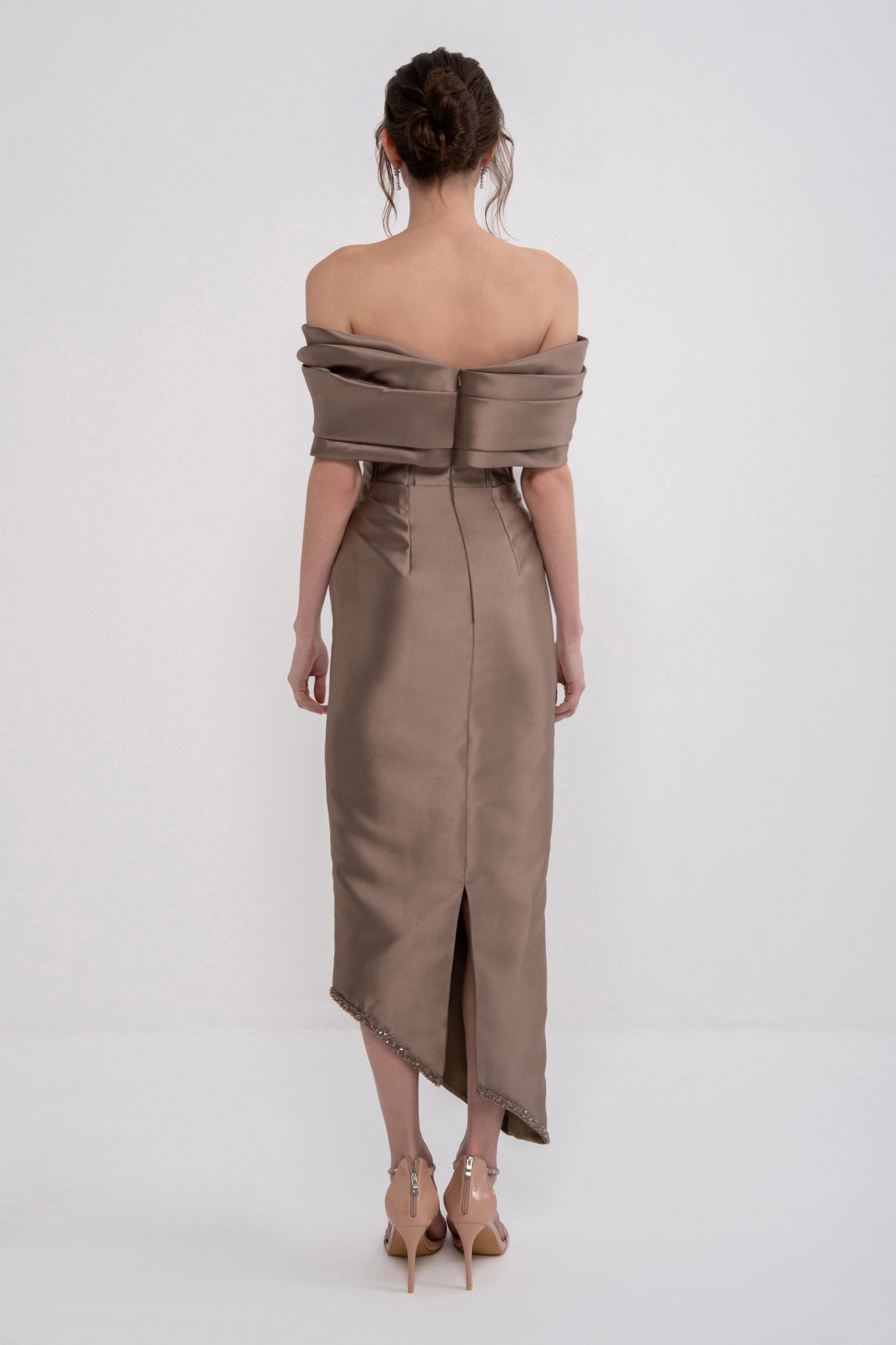 Elegant NERA dress by MANEL-FASHION featuring a stylish design, perfect for formal occasions and sophisticated looks.