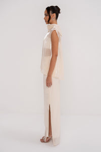 Manel-Fashion NOVA SET featuring stylish matching top and pants in trendy fabric, displayed on a hanger.